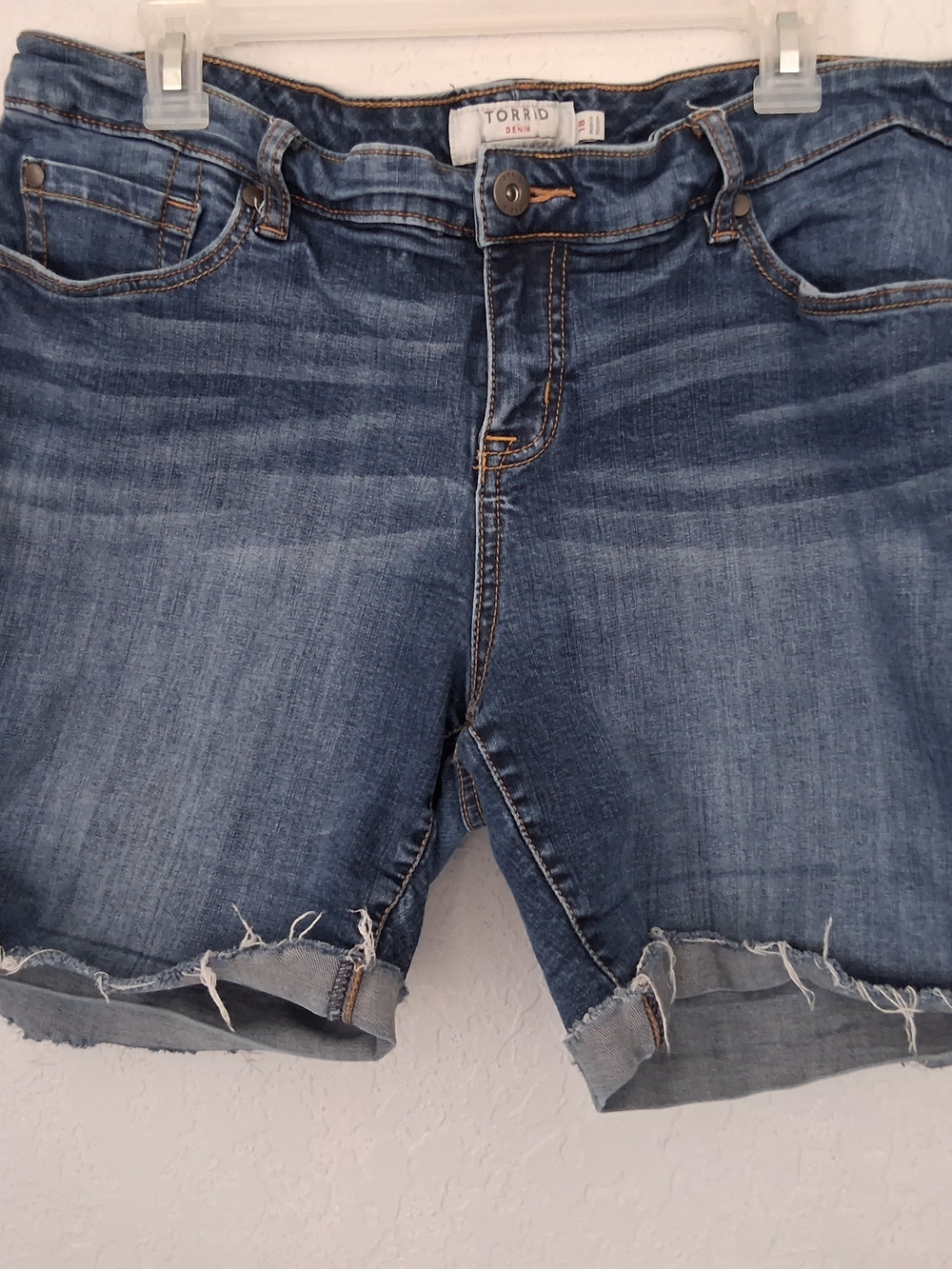Torrid Denim Shorts Size 18 Medium Wash Raw Hem Cutoff Cuffed Jean Jorts
